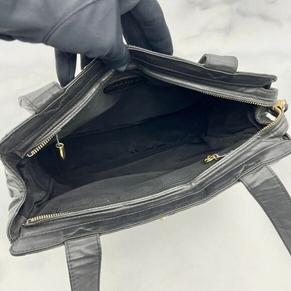 Authentic CHANEL CC Vintage Matelasse Turnlock Shoulder Bag Leather Black Chain - Picture 6 of 10